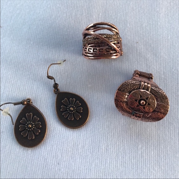 NWOT Set Of 3 Copper Paparazzi Earrings & 2 Rings